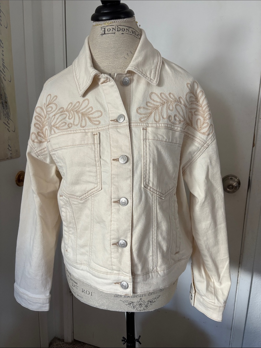 JS Jessica Simpson Pleat Back Denim Jacket In Undyed Natural Size S